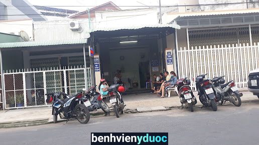 Bác sĩ da liễu Hùng