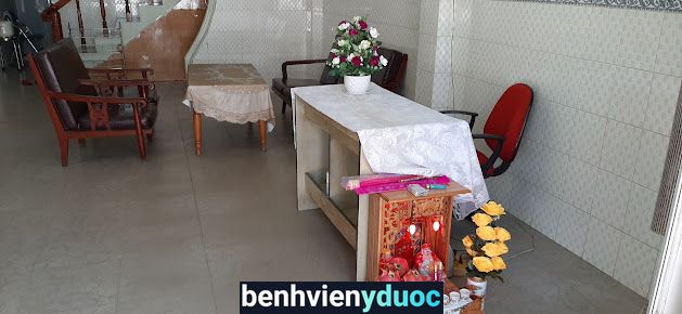 Xoa bóp bấm huyệt bàn tay người mù Tuy Hoà Phú Yên