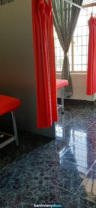 Xoa bóp bấm huyệt bàn tay người mù Tuy Hoà Phú Yên